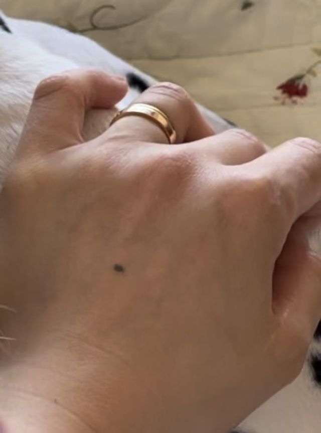 ピンクゴールドとイエローゴールドを重ね付けしています