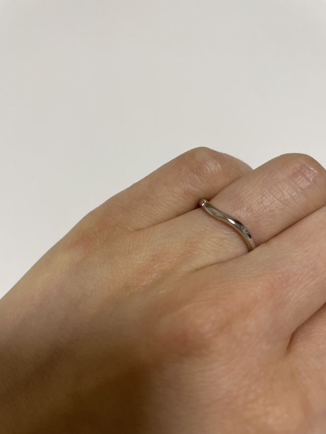 ウェーブが指に沿っていて付け心地が良いです。