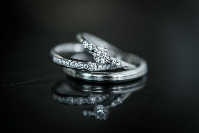 結婚式で指輪だけの写真をお願いしたくらいお気に入りです。