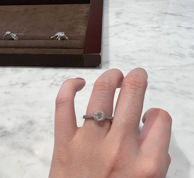 humというブランドの婚約指輪が欲しかったので決めました。