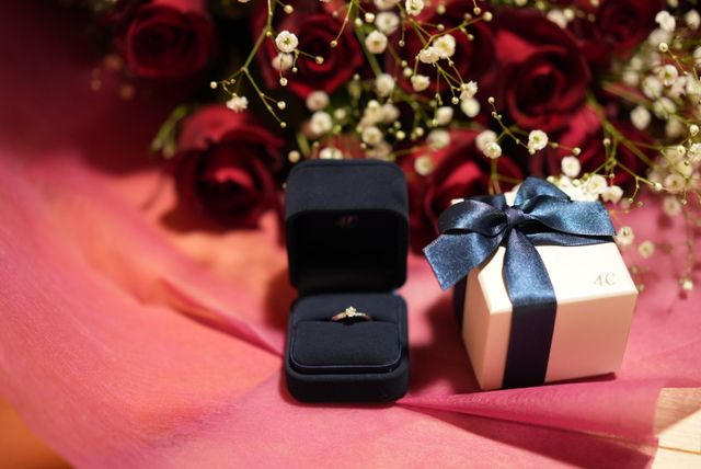 プロポーズの時のバラと一緒に撮影です