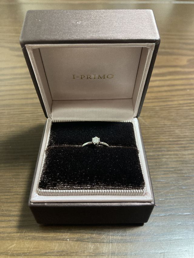 シンプルイズベスト！
ワンポイントのダイヤが可愛い！