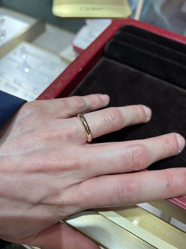 シンプルなゴールドをチョイスしました。