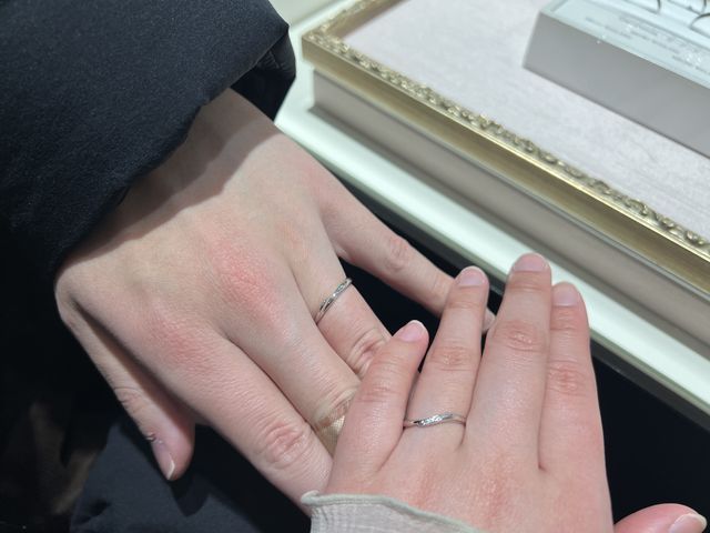 細身の指輪を試着しました