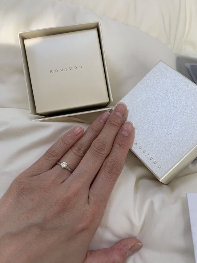 0.4カラットの指輪です。