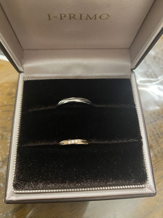 男性用はシルバー、女性用はピンクゴールドにしました。