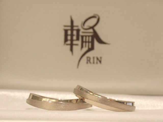 イエローゴールドの落ち着いたデザインのリングです。