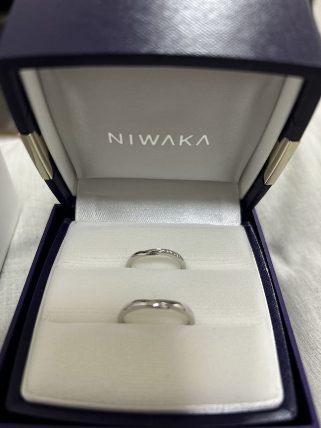 婚姻届を出しに行った日に開けました。