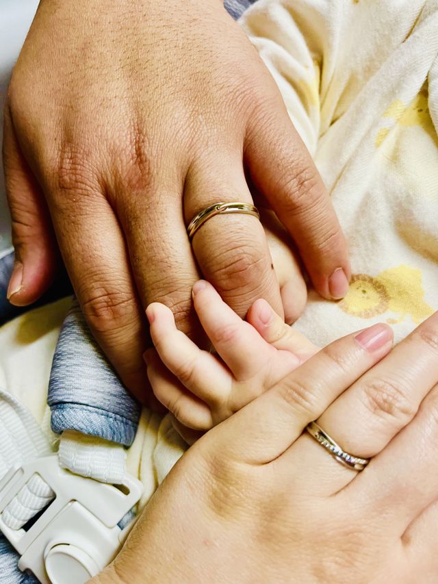 内側に子供の誕生石入れました。