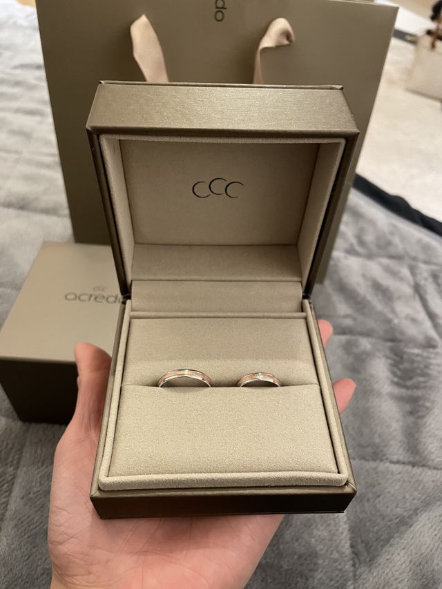 ほぼ同じデザインでつくりました！妻用はダイヤをつけてます。