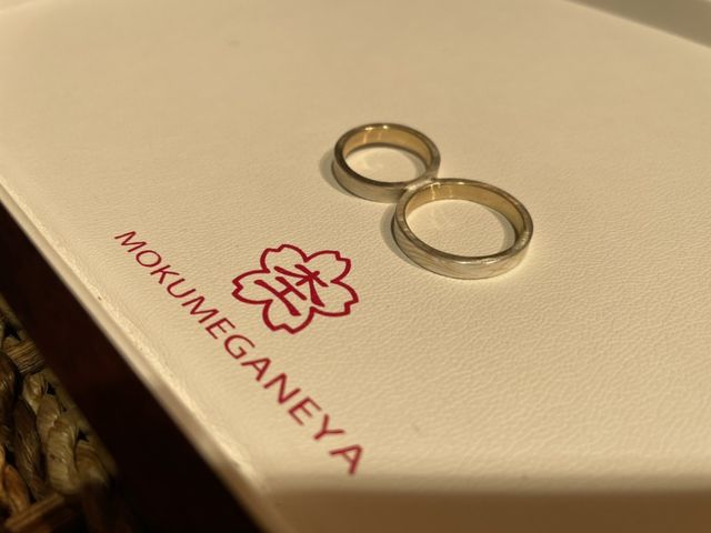 2種類の金属を合わせて木目調模様のリングです．