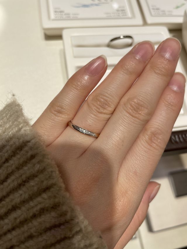 ウェーブになっており可愛らしい指輪です