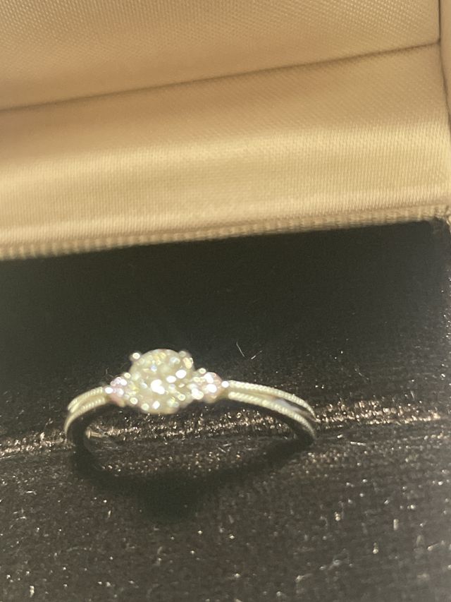 リングのデザインが個性的