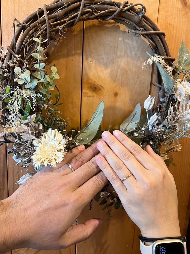 お店の玄関で撮っていただきました。