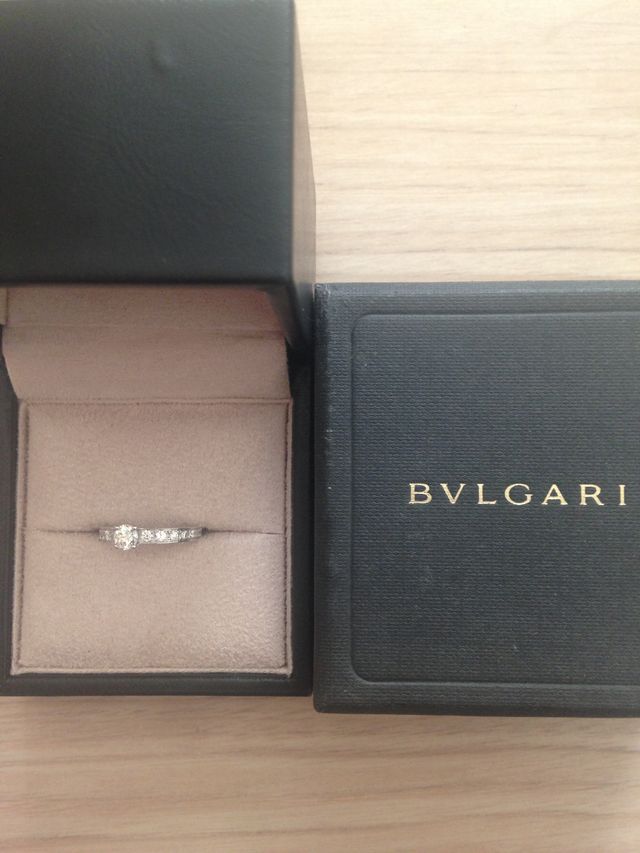 ブルガリのダイヤの婚約指輪。