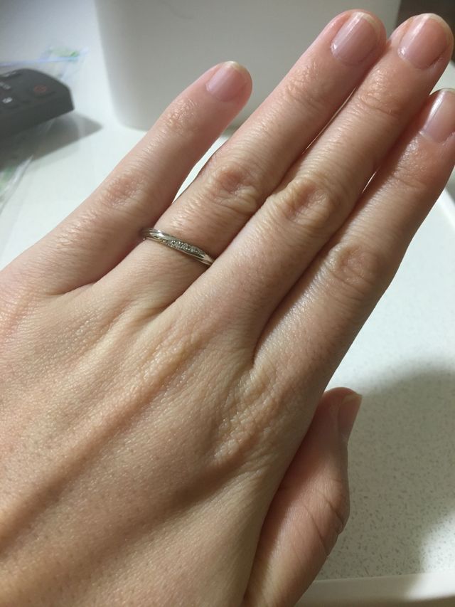 どの角度から見てもダイヤが綺麗にキラキラ光って見えます。