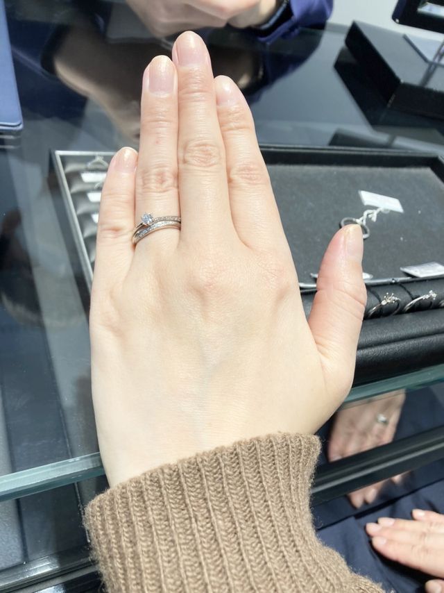 結婚指輪は別のブランドです