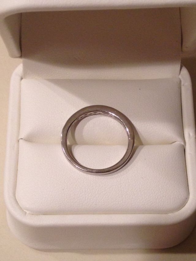 横から見た結婚指輪