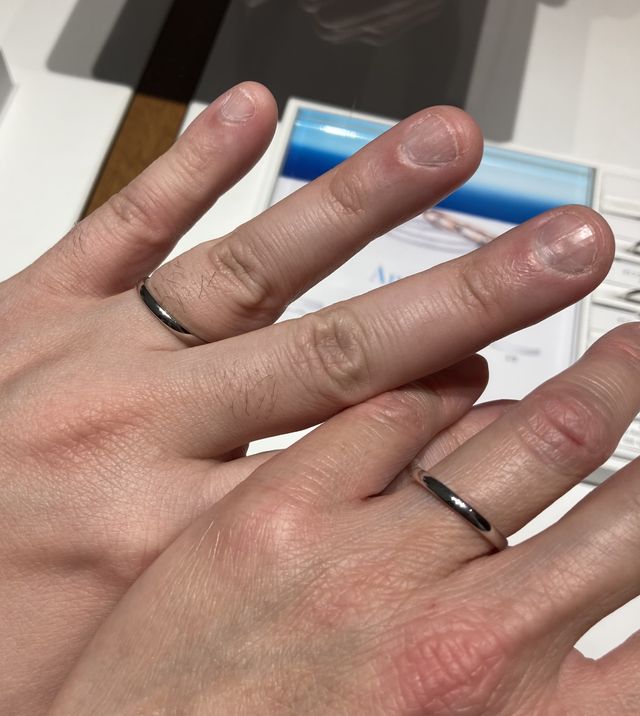 シンプルで細めの指輪です。