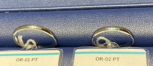 シンプルで上品なプラチナリングです。