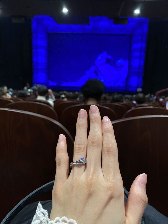 光にあたるとキラキラ輝き美しいです。