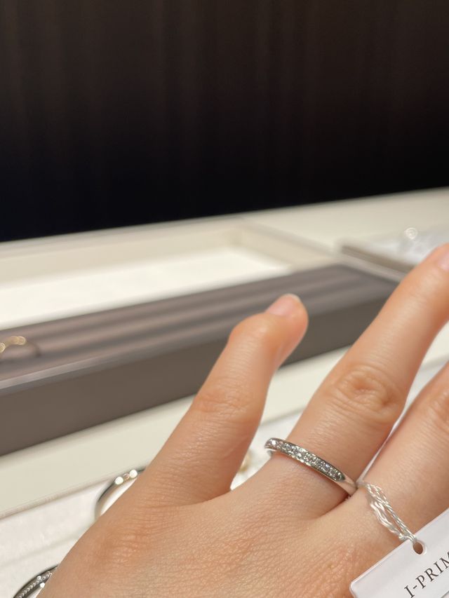 ぷっくらした指にもフィットする指輪も沢山ありました