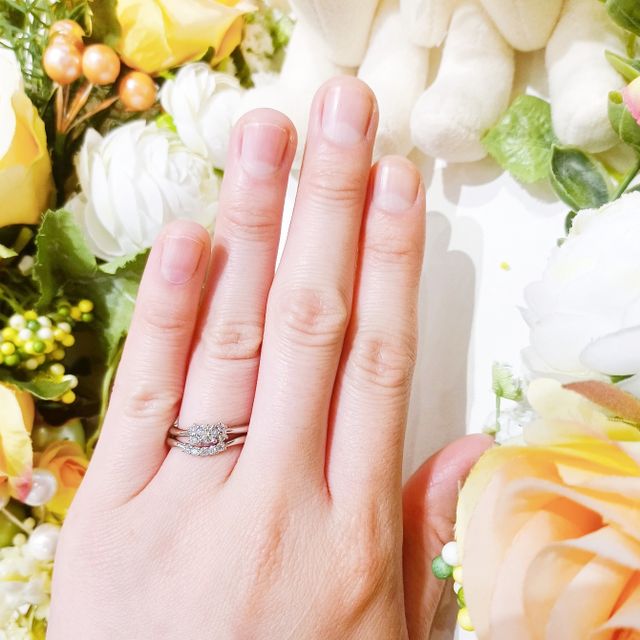 婚約指輪と結婚指輪の重ねづけバージョンです。キラキラです。