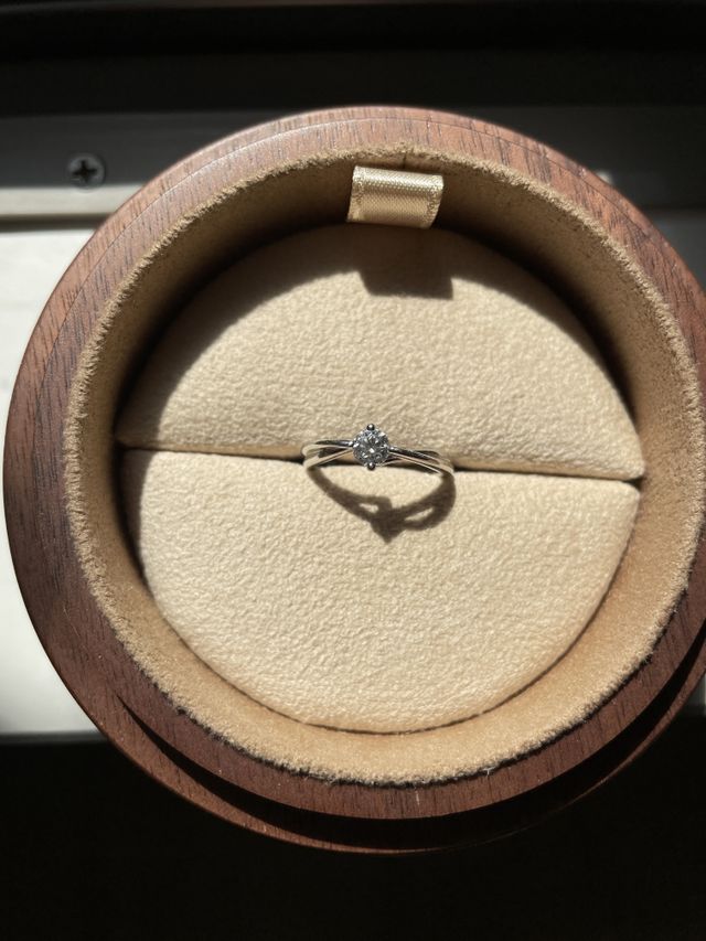 コラニーのガーベラという指輪です。