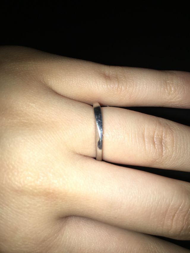 ひねりが加わっている。プラチナ製。