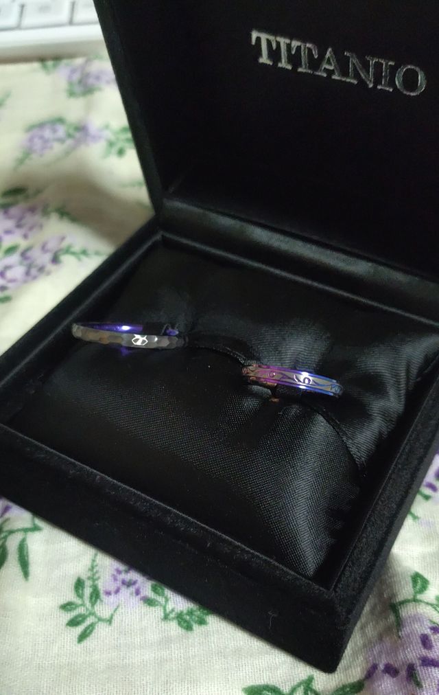 左：槌目
右：唐草