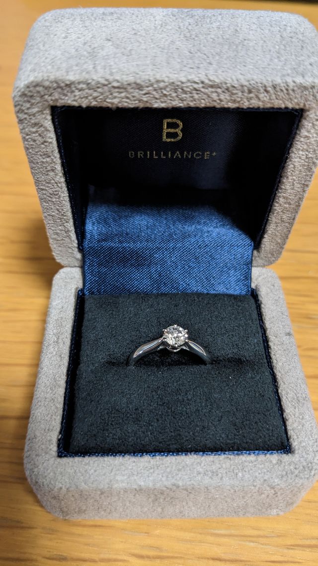 婚約指輪です。