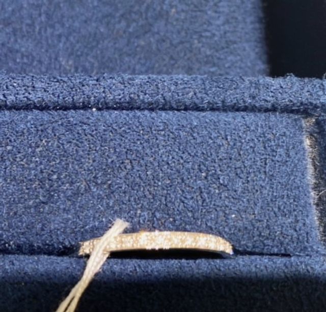 婚約指輪　ハーフエタニティ　太め