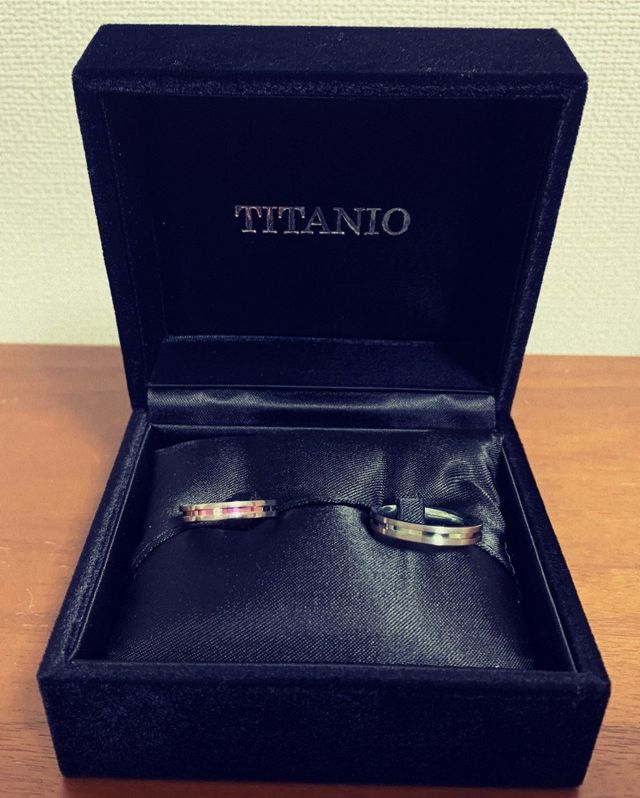 チタン製で金属アレルギーがあっても安心して着用できます。