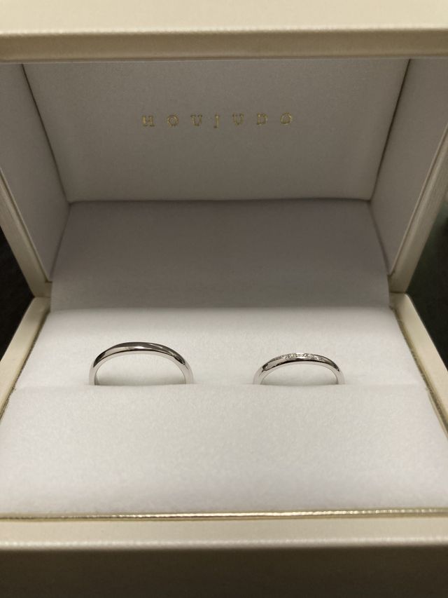 妻のリングにはメレダイヤモンド5石入れました。