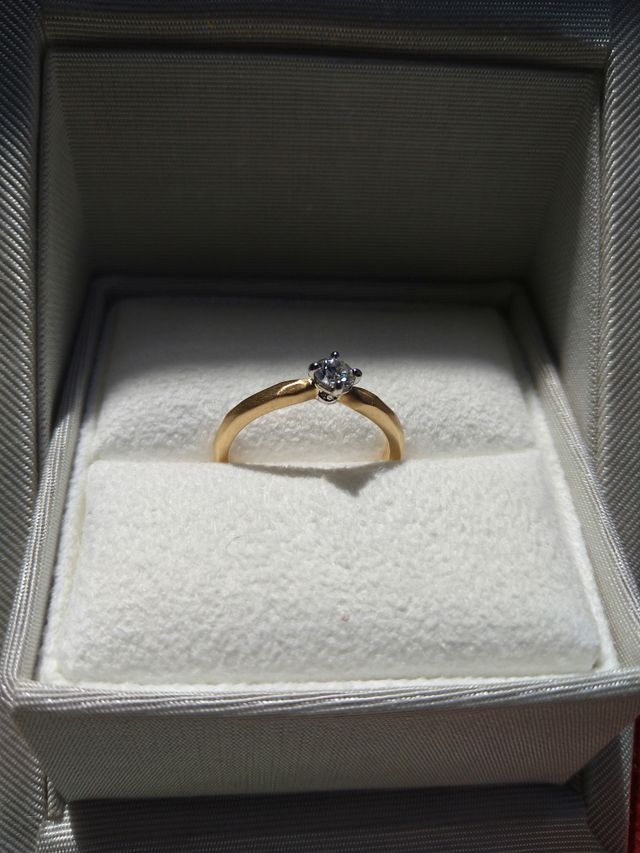 ダイヤの質とリングの色にこだわりました。