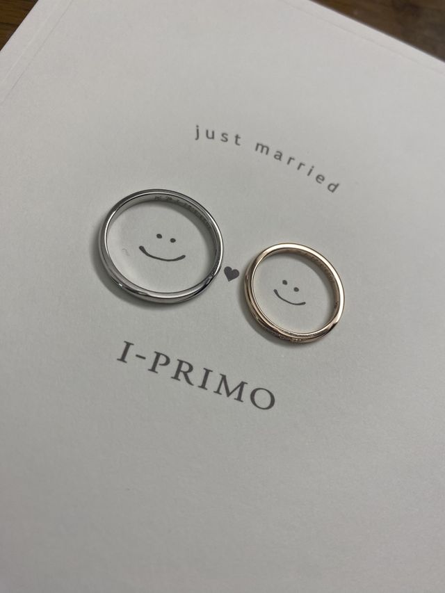 男性用はシルバー、女性用はピンクゴールドにしました。