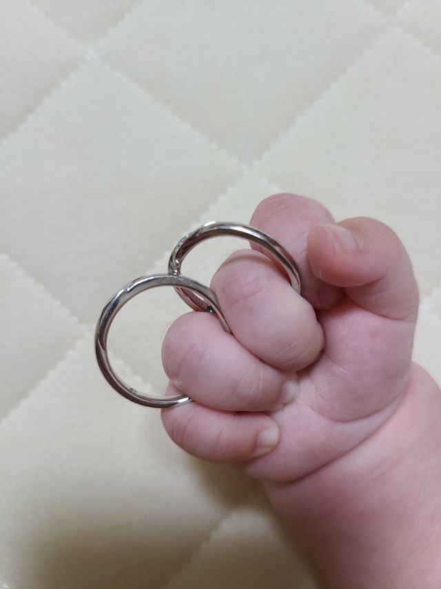 試着したら、赤ちゃんがお腹を蹴ったのでこの指輪に決めました