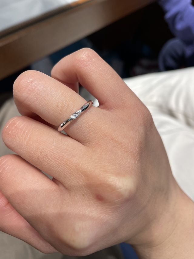 婚約指輪と結婚指輪どちらでもいけそうな指輪でとても可愛い