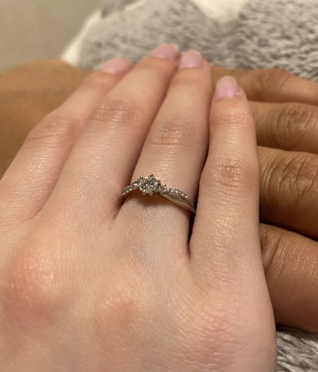 サイドの散りばめられてるダイヤもステキです