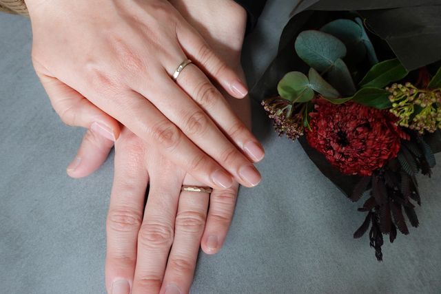 槌目模様の指輪で磨きがそれぞれ好みはテイストで作りました。