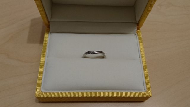 公私問わず身に着けれるようにシンプルなリングにしました。