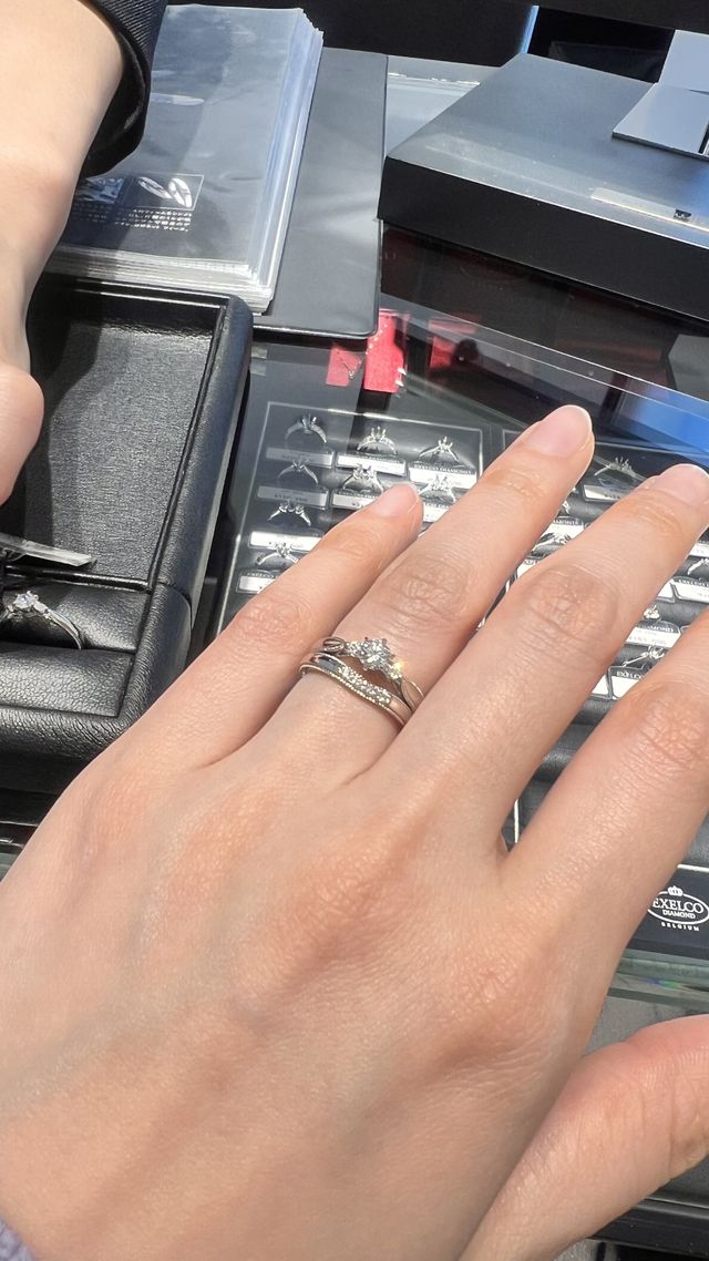 エリザベートの婚約指輪と、それに合う結婚指輪を選んだ