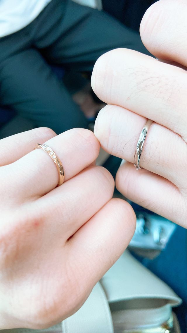 ねじりの入ったデザインで、主人のはつや消しが入ってます。