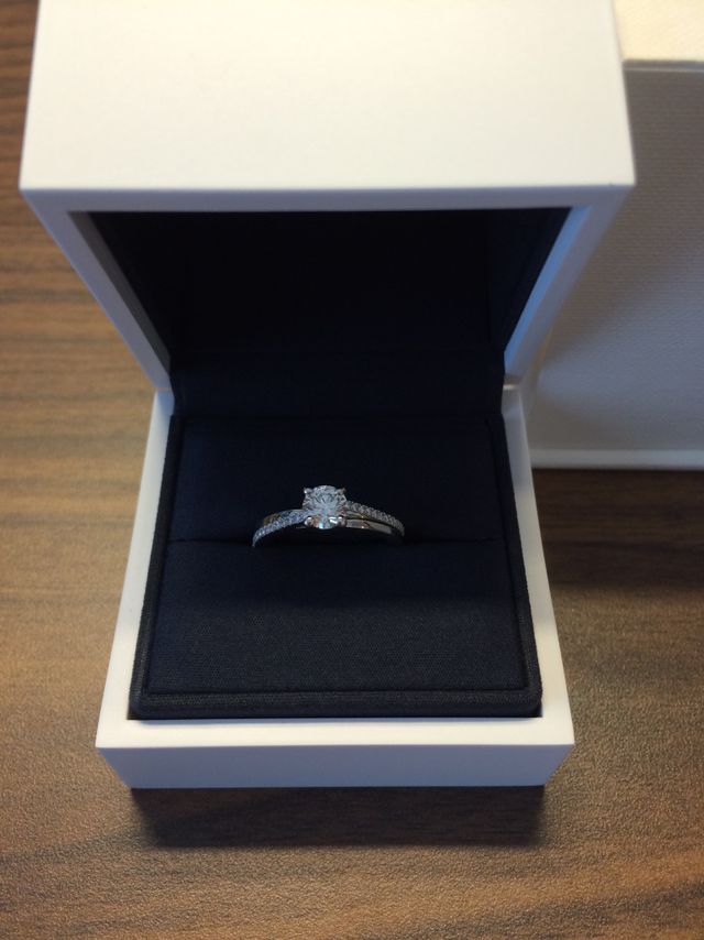 サイドのダイヤのデザインが気に入っています。