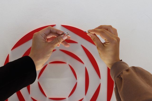 指輪が出来上がった時に、お店の方が撮ってくれました。