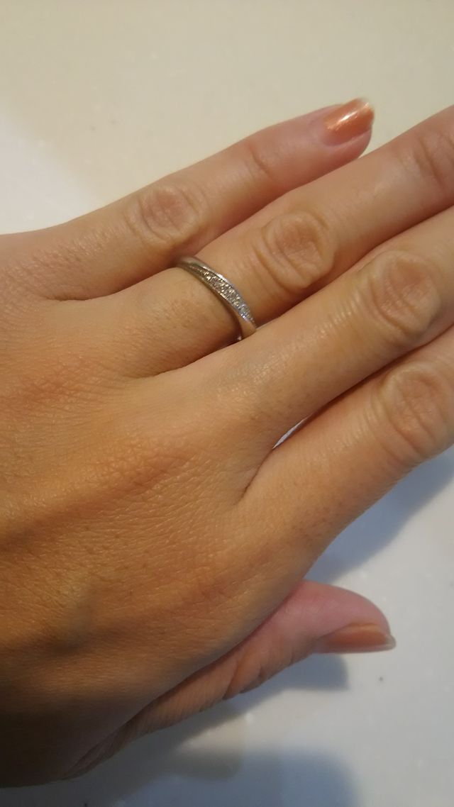 ダイヤを入れながらもシンプルなデザインで作って貰いました