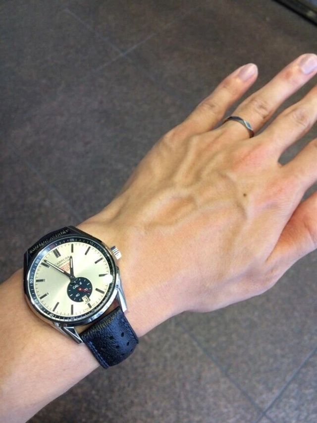 主人は手が大きめです。