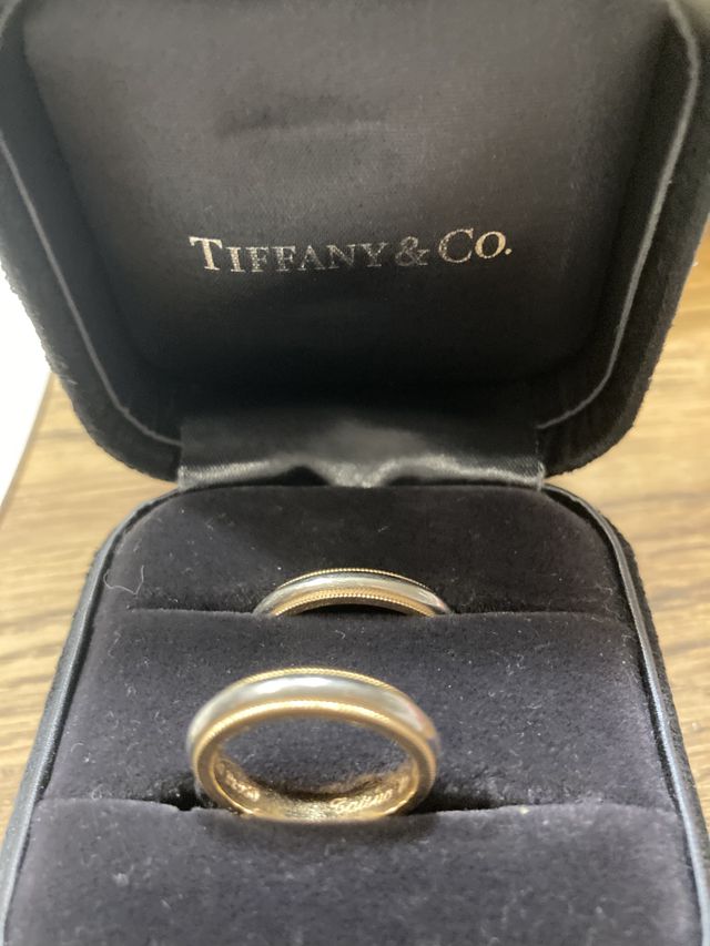 プラチナとイエローゴールドのミルグレンというリングです。