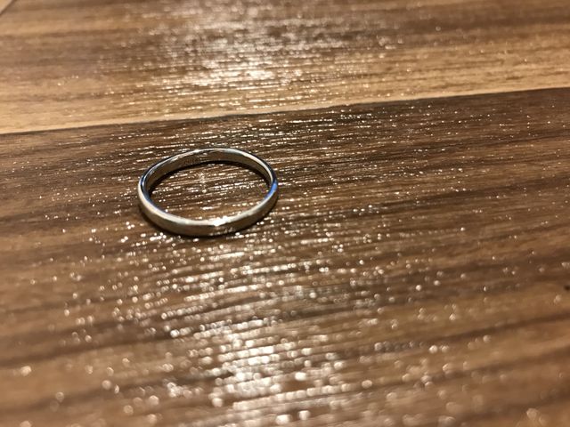 18号の指輪です。
シンプルなウェーブタイプの指輪です。