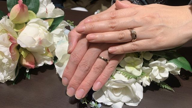 重ね付けをしたかったので、二つともコーラルゴールドにしました